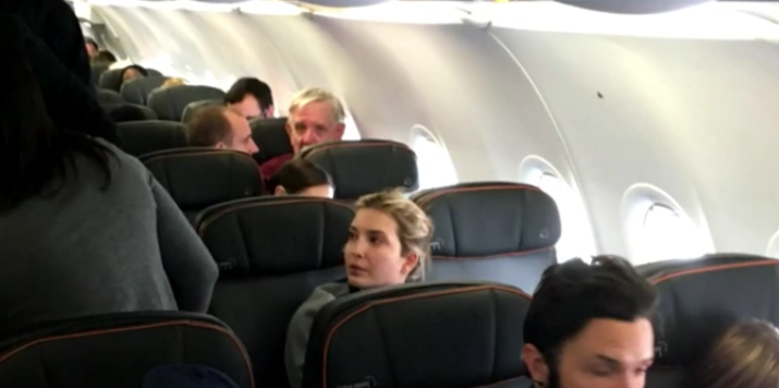 Ivanka Trump étonnée dans le vol Jet Blue