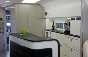 Boeing 737 Business Jet - avec une cuisine très bien équipée, machine à café, machine pour compacter les ordures