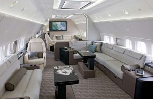 Boeing 737 Business Jet - avec une salle de conférence équipée avec la haute technologie, deux chambres à coucher, une avec sdb